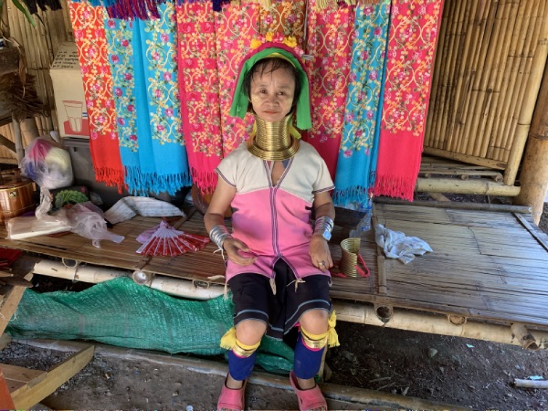 首長族は本当に首が長い