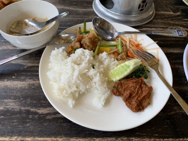 エレファントキャンプの昼食