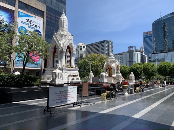 プラ・トリームールティと、プラ・ピッカネート