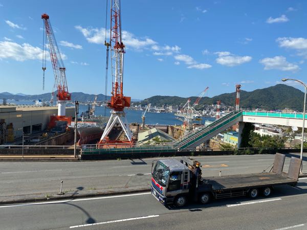 歴史の見える丘からドックを眺める