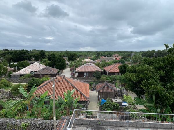 あかやま展望台から集落を望む