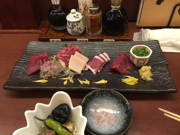 菅乃屋の馬刺し