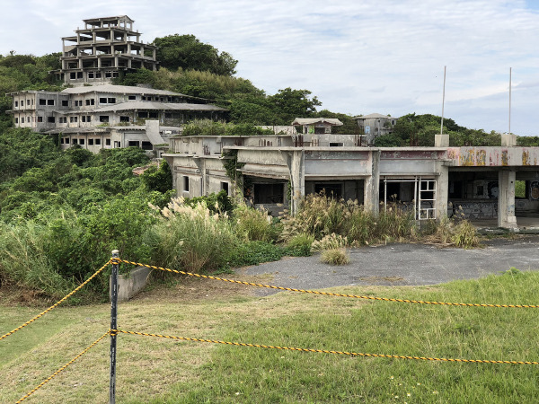 中城城跡隣の廃墟