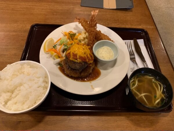 牛&豚のハンバーグと、エビフライ