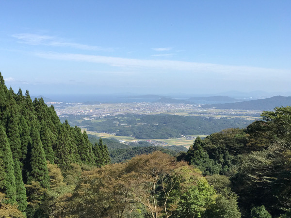 白糸の滝から糸島市内を望む