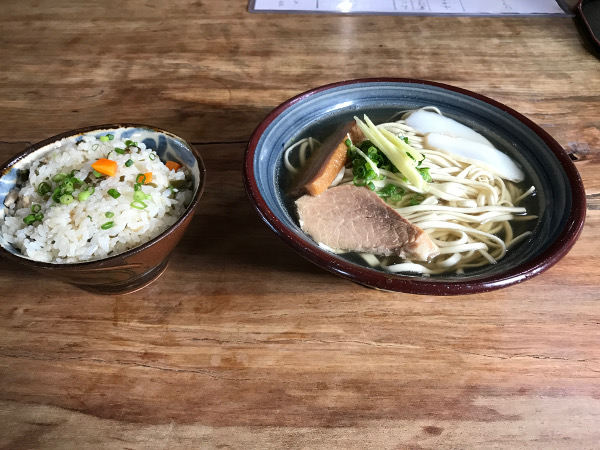 沖縄そば(中)とジューシー