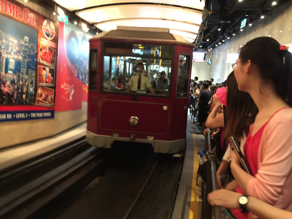 ピークトラムのケーブルカー