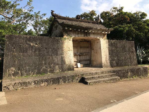 園比屋武御嶽石門